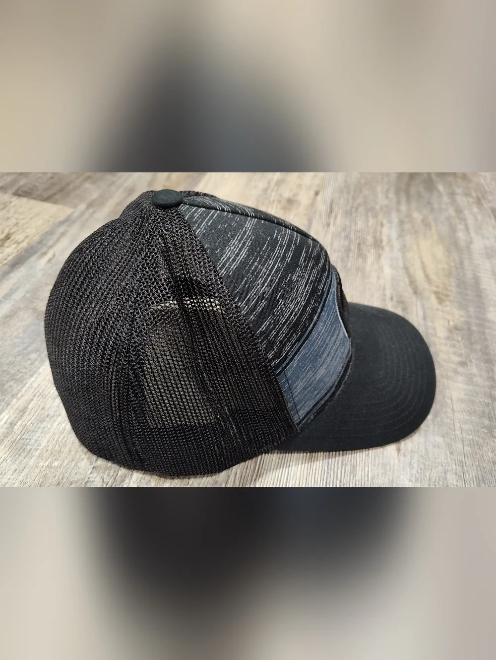 TRAVIS MATHEW Golf Hat Cap Snapback Trucker Meshback. Flex fit. Size LG-XL Black